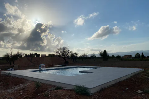 Construcción de piscina en Biniali